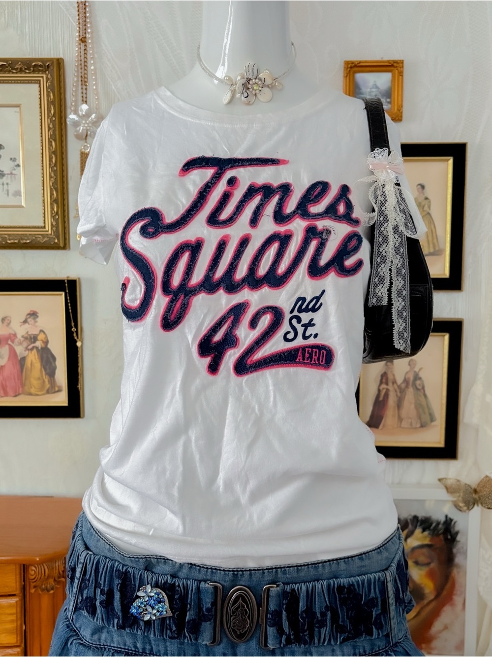 Sporty casual coastal girly 2016 fitted script white slim fit basic tee